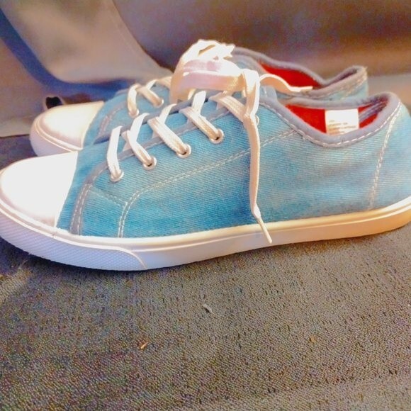 Old Navy | Sky Blue Sneakers | Size 8 - Picture 3 of 4